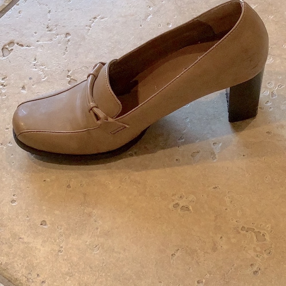 CAMEL TAN Pumps Shoes 3” heel by High Lights Size 6 Style Jody Moc